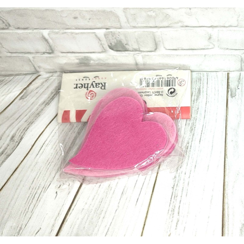 Coeurs en feutrine rose Coeurs en feutrine rose